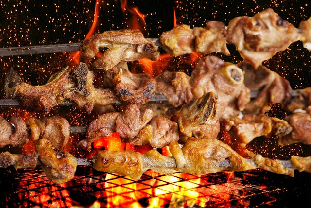 Ferragosto tra griglia e calici: i vini (e cocktail) perfetti per la festa – ora con spedizione gratuita!